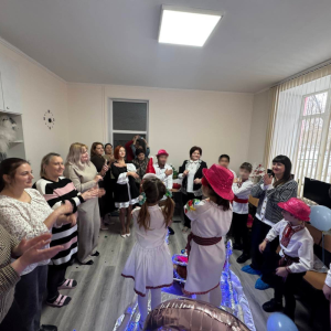 Președintele raionului Briceni, alături de Vicepreședintele raionului Briceni, Directoarea ATAS Nord și șefa STAS Briceni, au participat la concertul dedicat sărbătorilor de iarnă, susținut de copiii de la Centrul de plasament  “Amic” din com. Larga, r. Briceni.